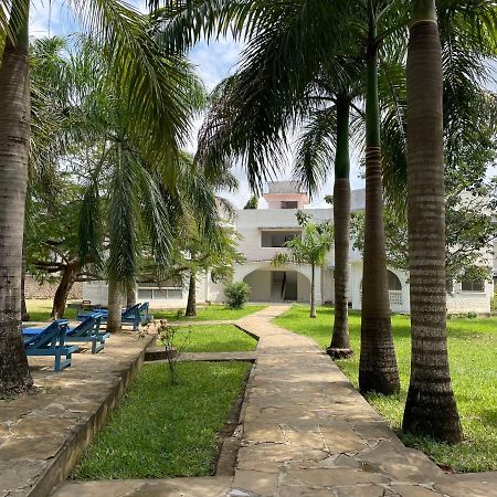 Royal Palms Apartment A4 Mombasa Bagian luar foto