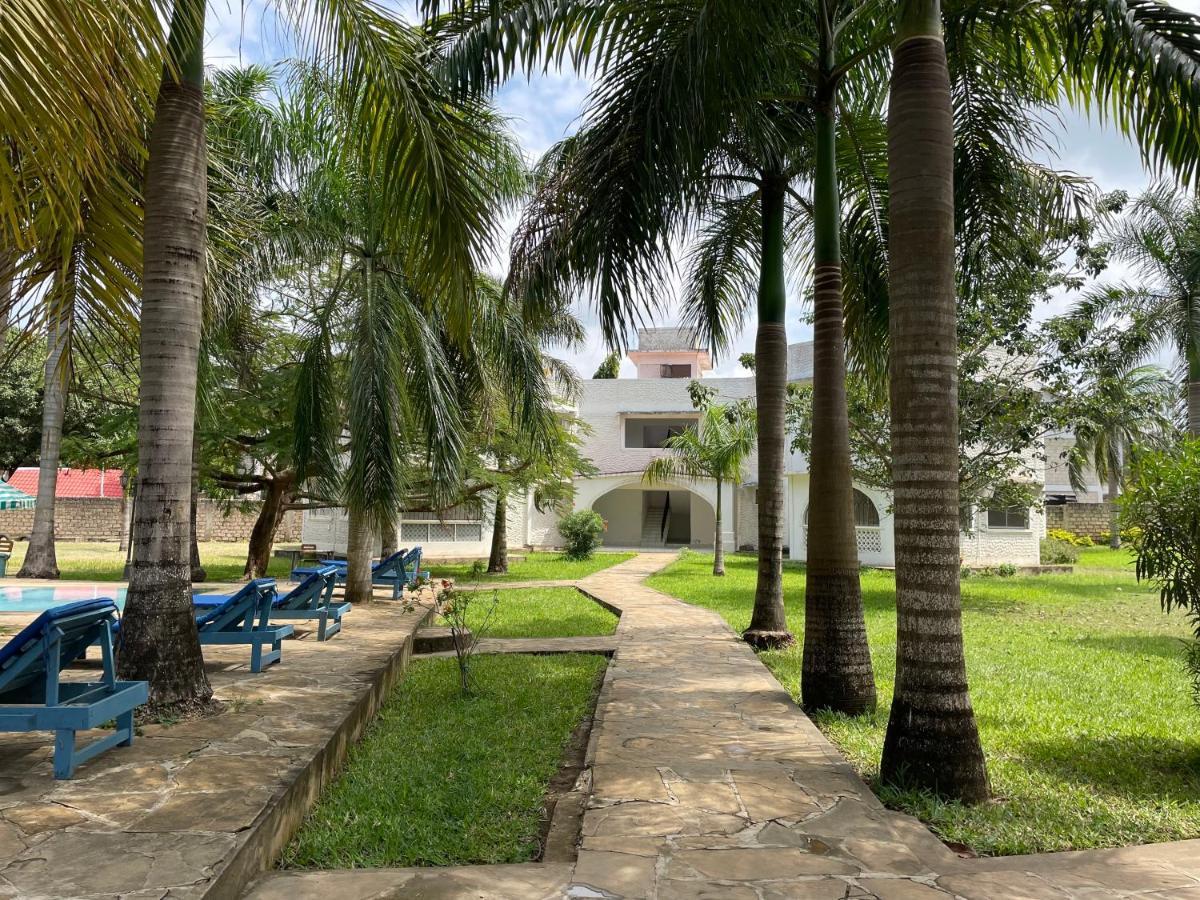 Royal Palms Apartment A4 Mombasa Bagian luar foto